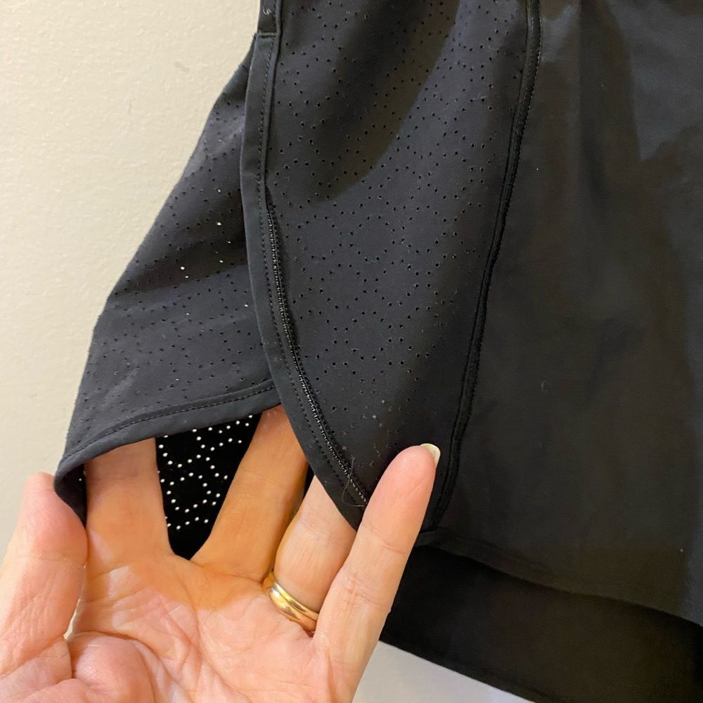 lululemon Real Quick Short Black Women Size 6 - Picture 4 of 10